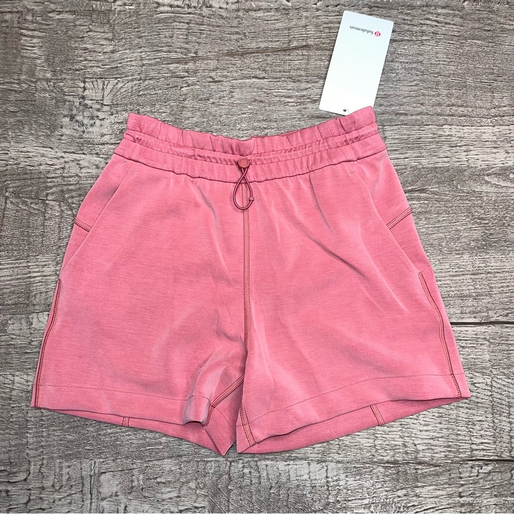 NWT Lululemon Softstreme High-Rise Short 4" brier Rose, size 2 BRRO